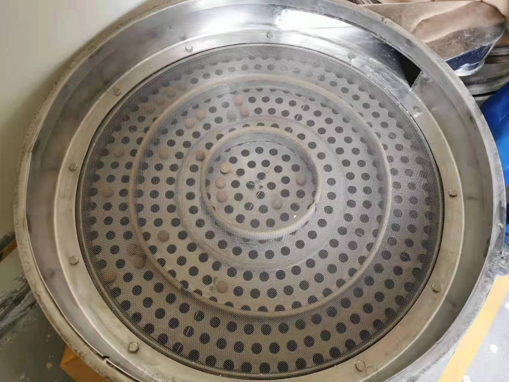 上周山東青島客戶定購的振動(dòng)篩網(wǎng)架今日上午到貨